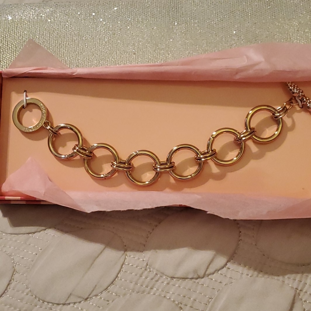 VICTORIA SECRET NWT GOLD CIRCLE TOGGLE BRACELET